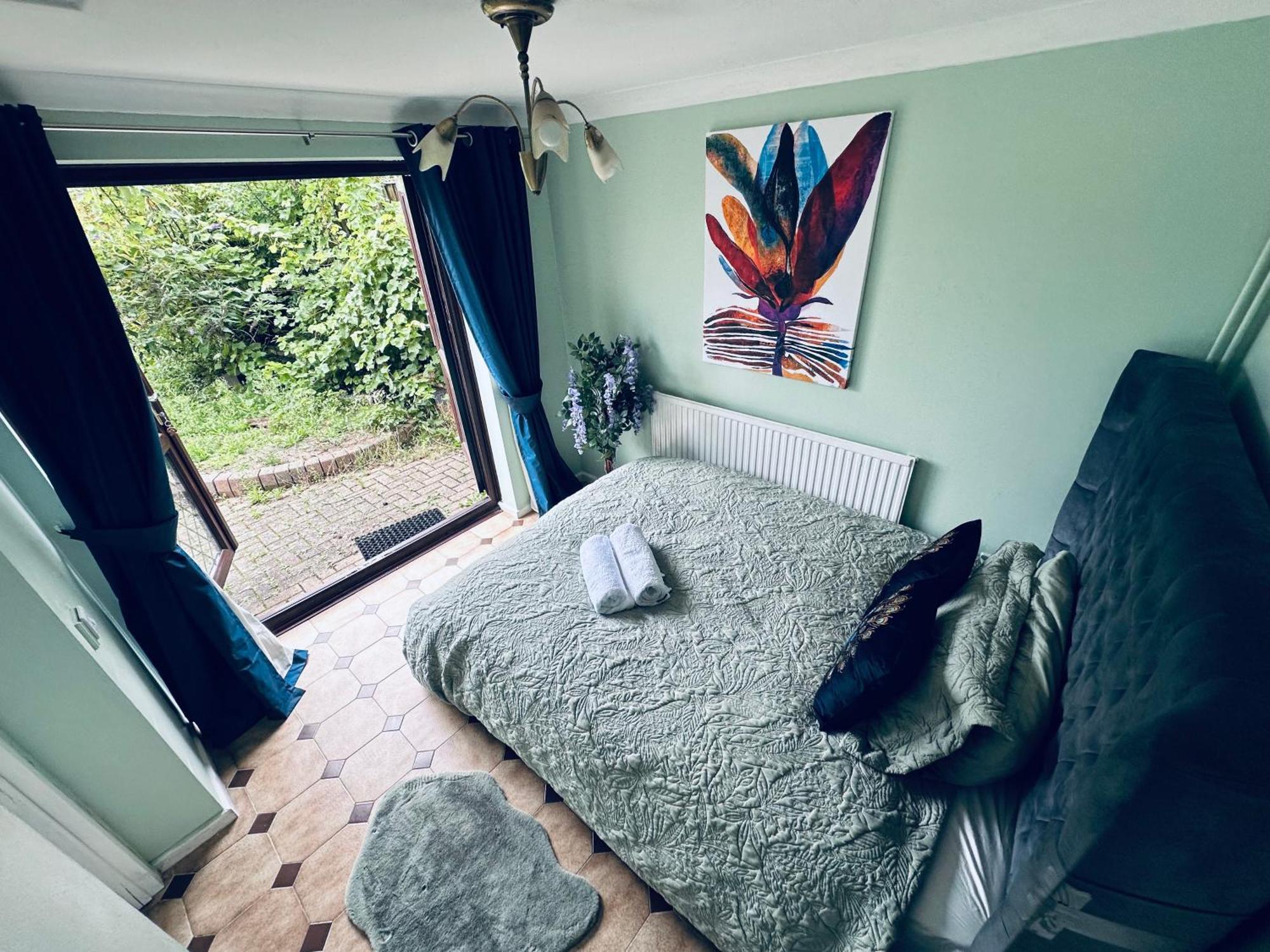Home Away From Home Swindon Exteriér fotografie